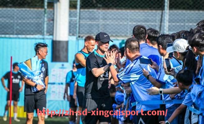 杏彩体育-93-94欧冠决赛战报：AC米兰四球大胜巴萨震撼世界